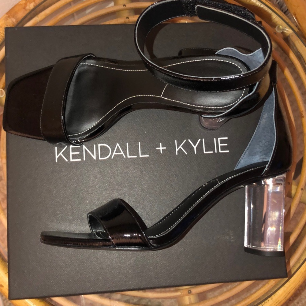 Kendall+Kylie Blk Patent leather clr block heels